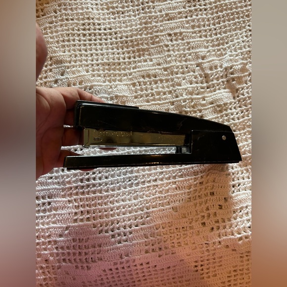 Vintage Swingline Hand Stapler Long Island NY Black Works - Picture 2 of 4